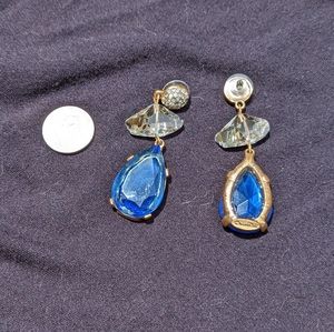 Oscar de la Renta post earrings